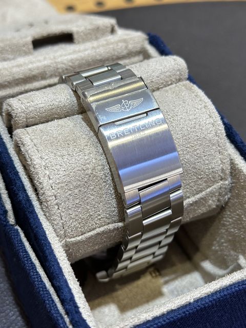 Breitling Avenger Chronograph 43 A13385 Image 3